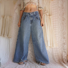 Load image into Gallery viewer, Distressed 1990's Wide Leg Jnco Jeans