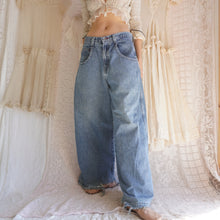 Load image into Gallery viewer, Distressed 1990's Wide Leg Jnco Jeans