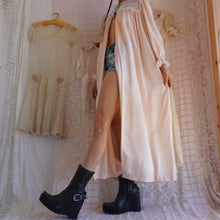 Load image into Gallery viewer, 1940&#39;s Peach Satin Robe
