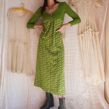 Load image into Gallery viewer, 1970&#39;s Green Apple Novelty Print Knit Dress
