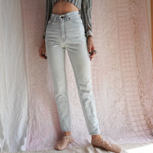 Load image into Gallery viewer, Vintage Light Wash Levi&#39;s 512&#39;s

