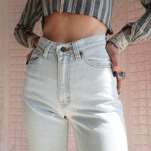 Load image into Gallery viewer, Vintage Light Wash Levi&#39;s 512&#39;s
