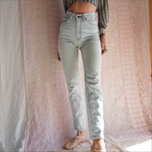 Load image into Gallery viewer, Vintage Light Wash Levi&#39;s 512&#39;s
